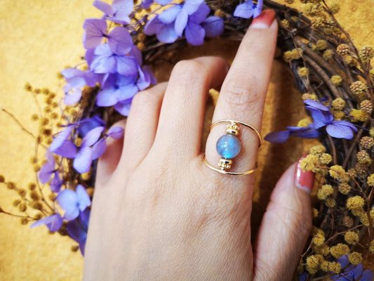 Bague <bleu eye> pierre de lune reflets arc-en-ciel