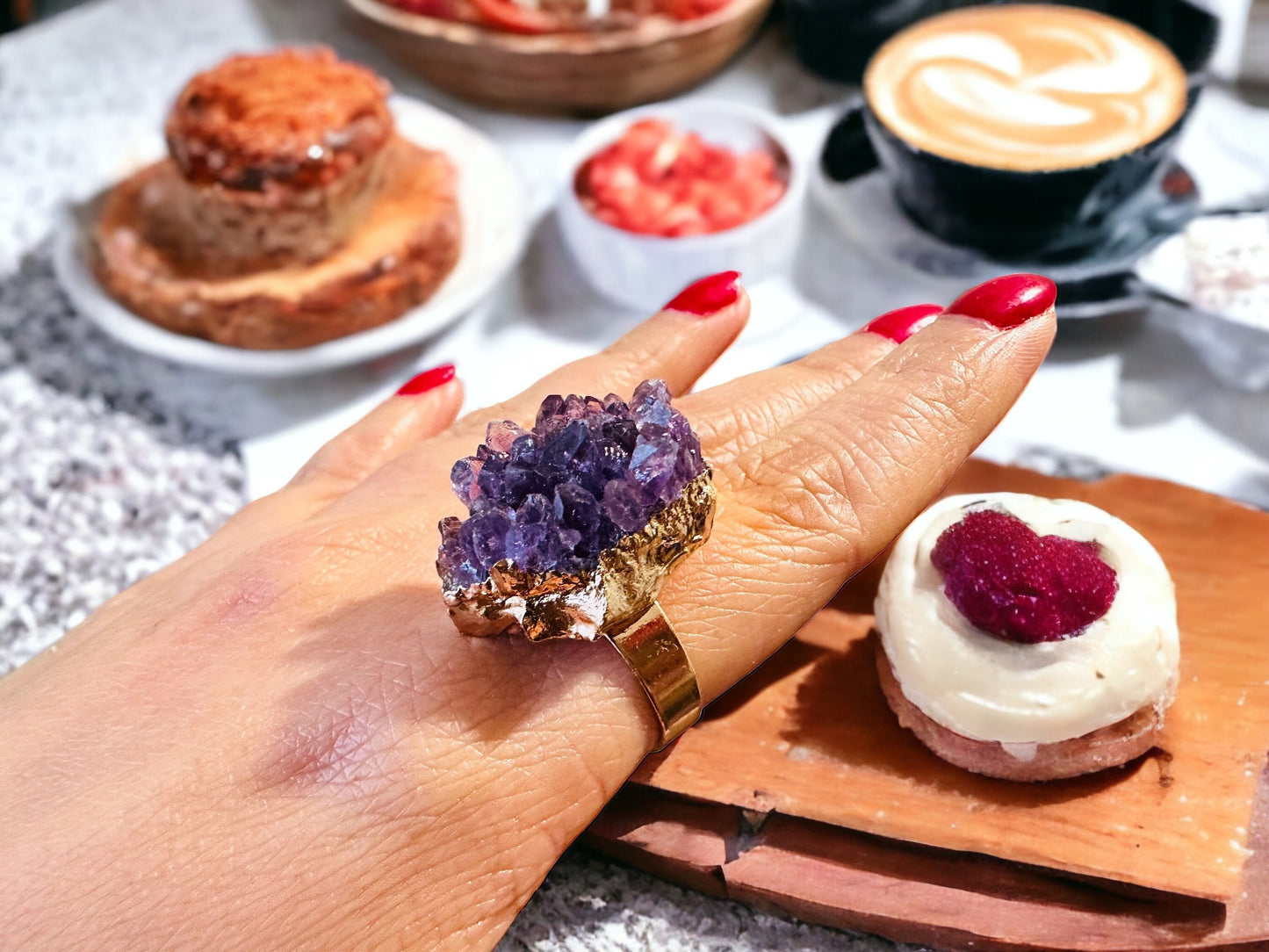 Bague cocktail avec geode Améthyste naturelle